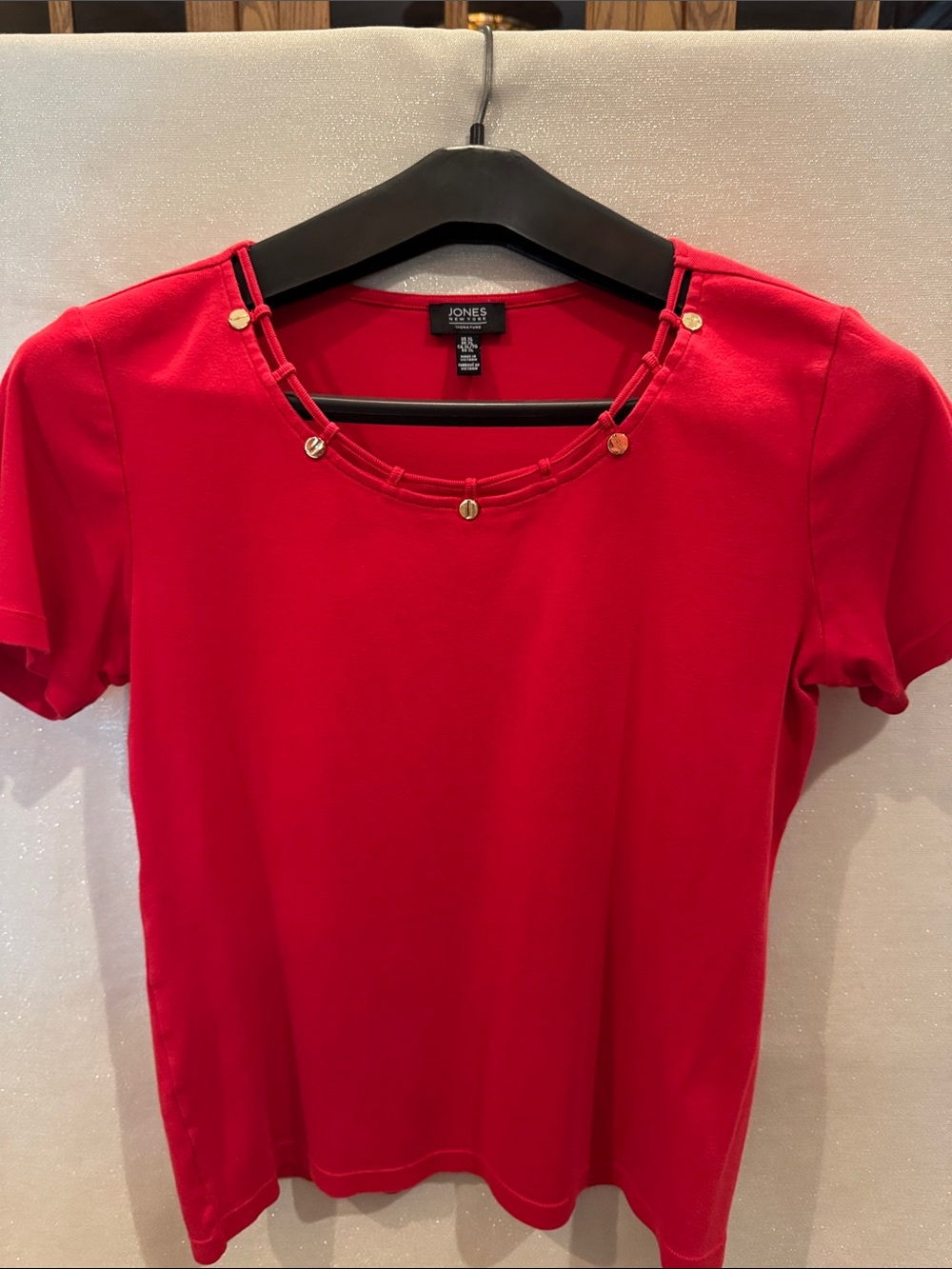 Jones New York Red Short Sleeve Top with Gold Button Neckline